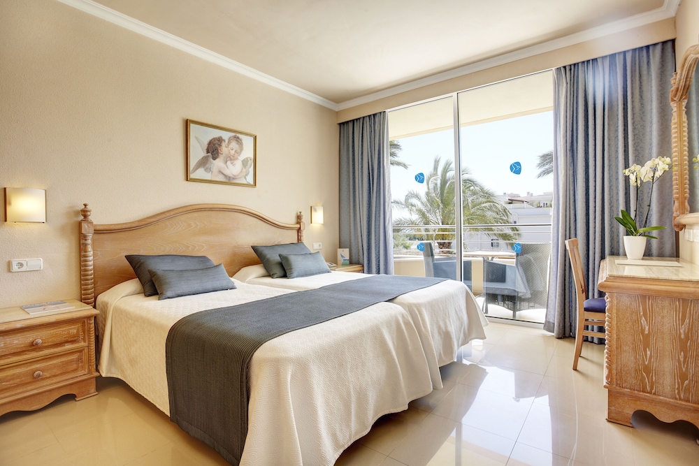 grupotel natura playa