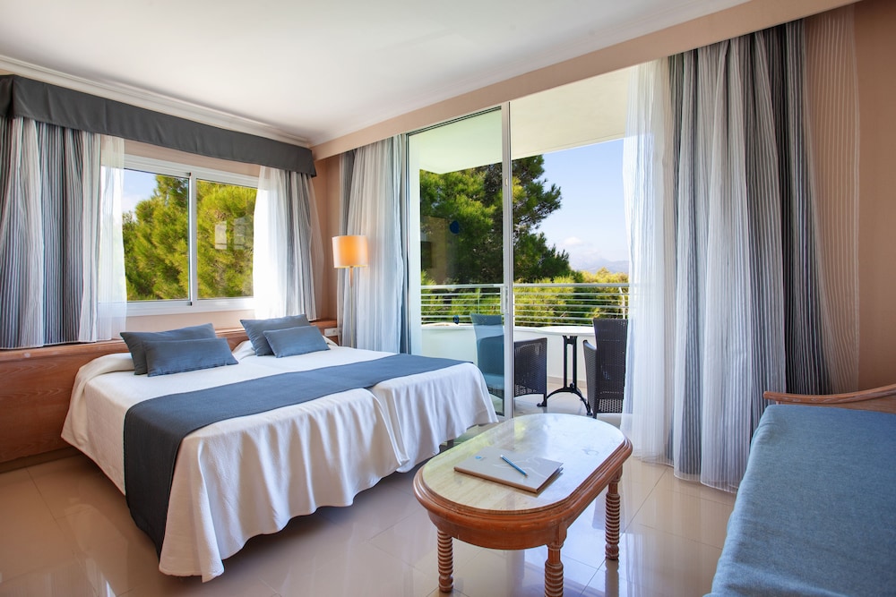 grupotel natura playa