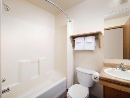 extended stay america select suites wichita airport