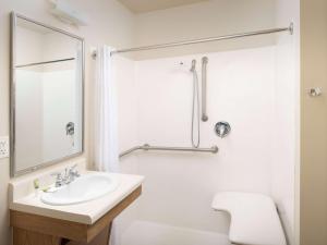 extended stay america select suites wichita airport