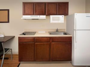 woodspring suites topeka