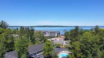 traverse bay inn