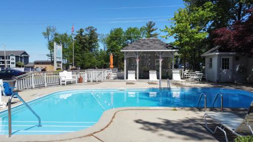 traverse bay inn