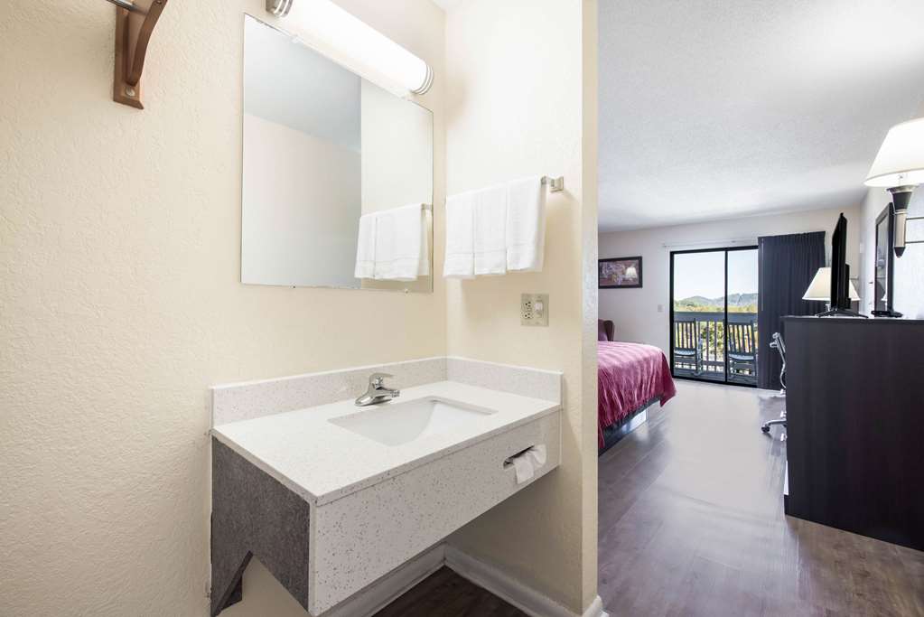 econo lodge waynesville