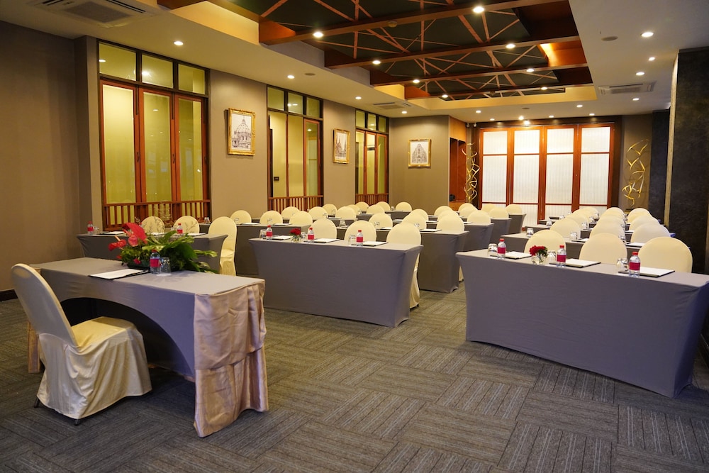 chateau en ville pattaya