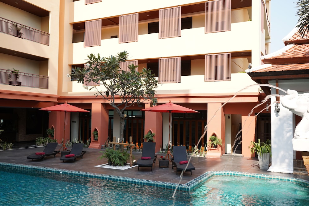 chateau en ville pattaya