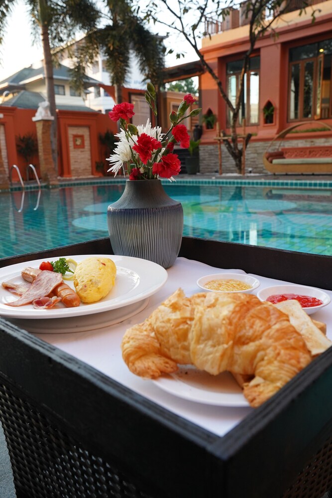 chateau en ville pattaya