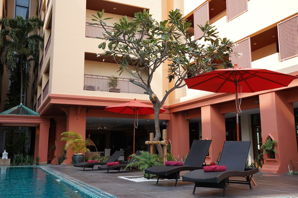 chateau en ville pattaya