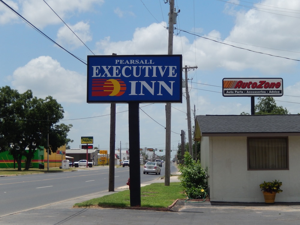 pearsall executive inn