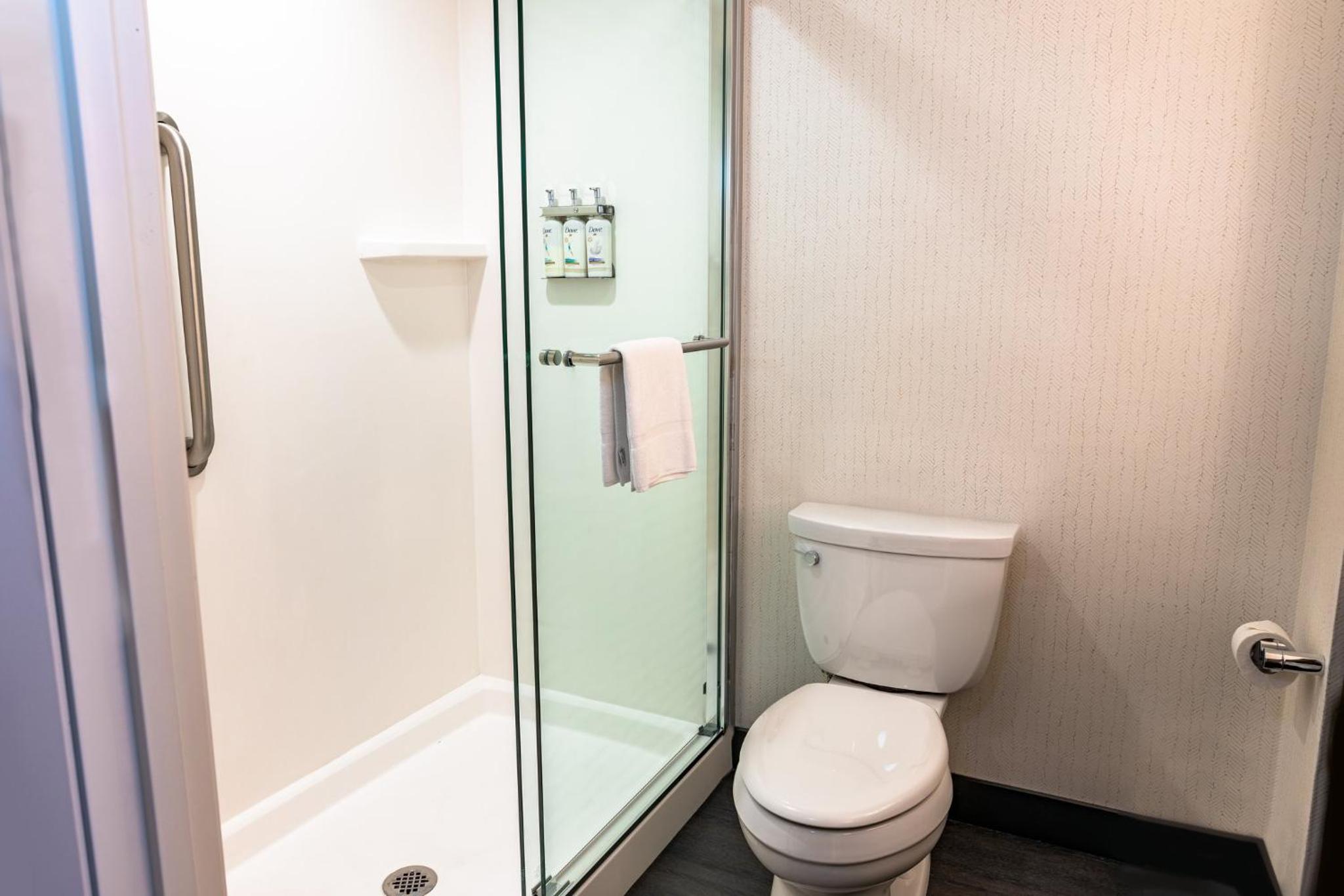 holiday inn and suites oakland airport by ihg