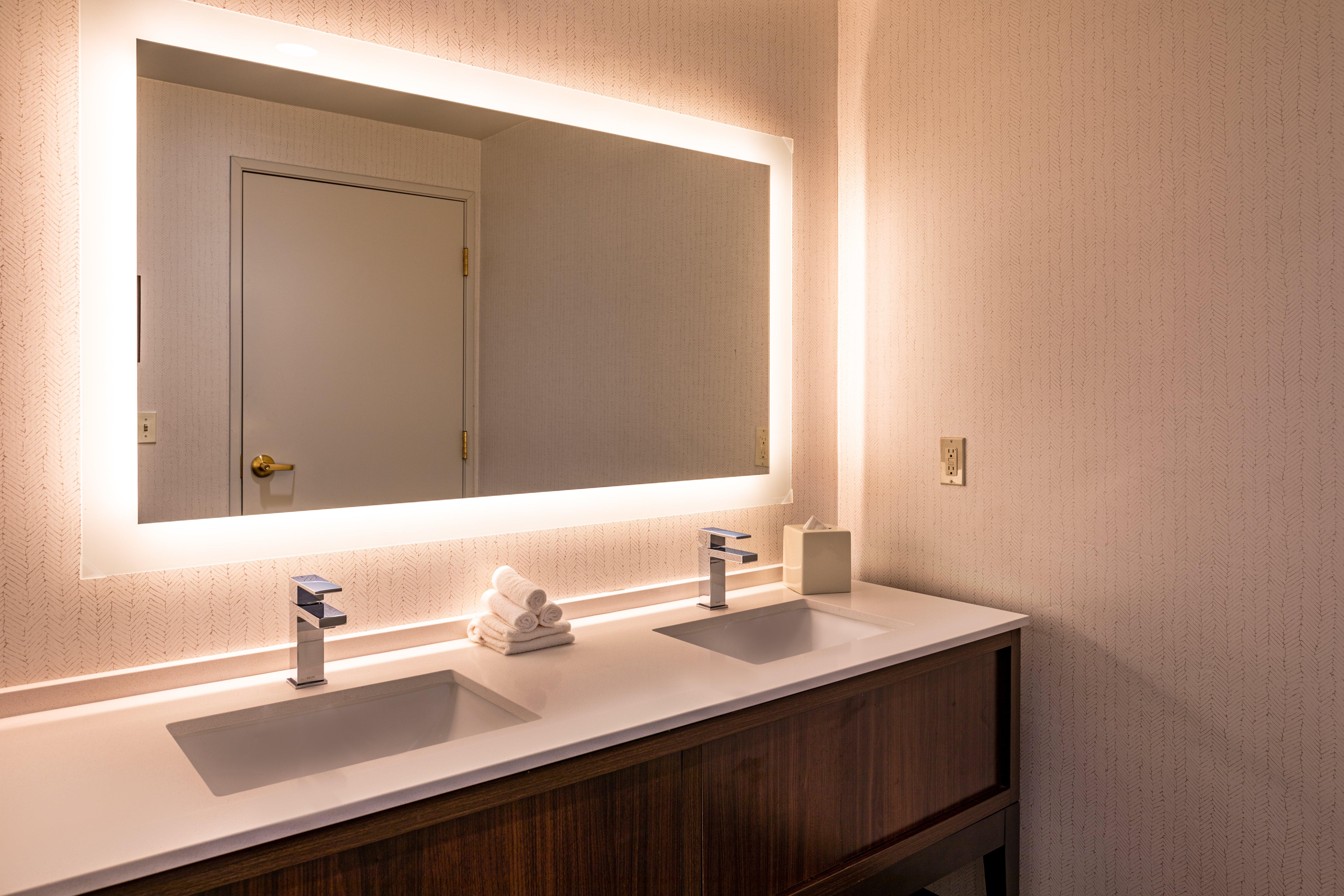 holiday inn and suites oakland airport by ihg