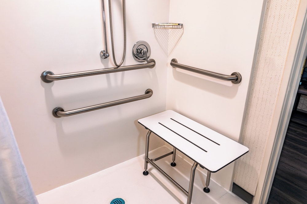 holiday inn and suites oakland airport by ihg