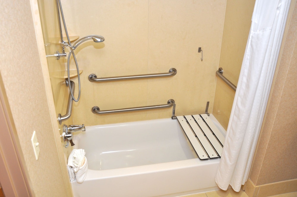 holiday inn and suites oakland airport by ihg