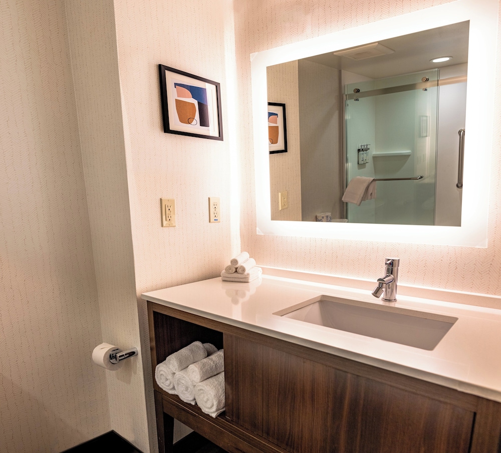 holiday inn and suites oakland airport by ihg