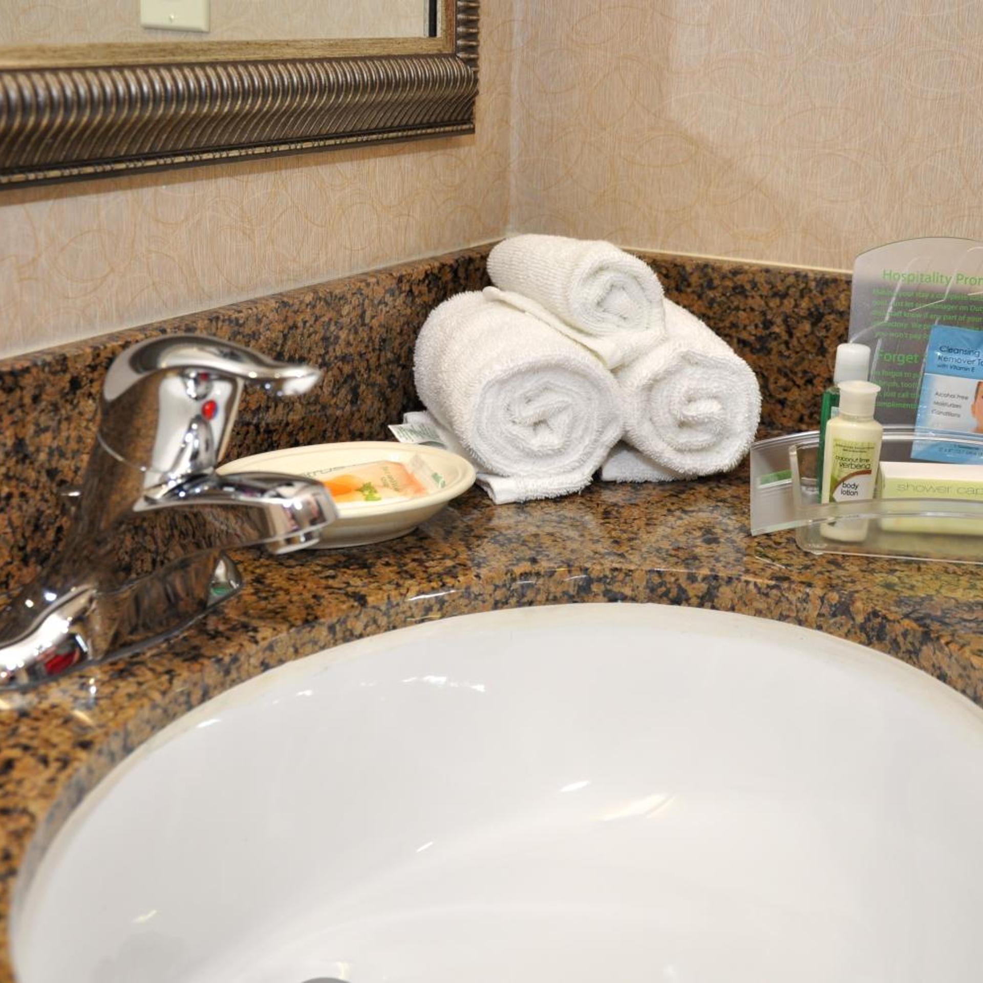 holiday inn and suites oakland airport by ihg