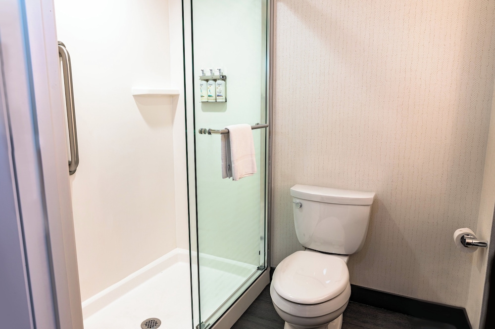 holiday inn and suites oakland airport by ihg