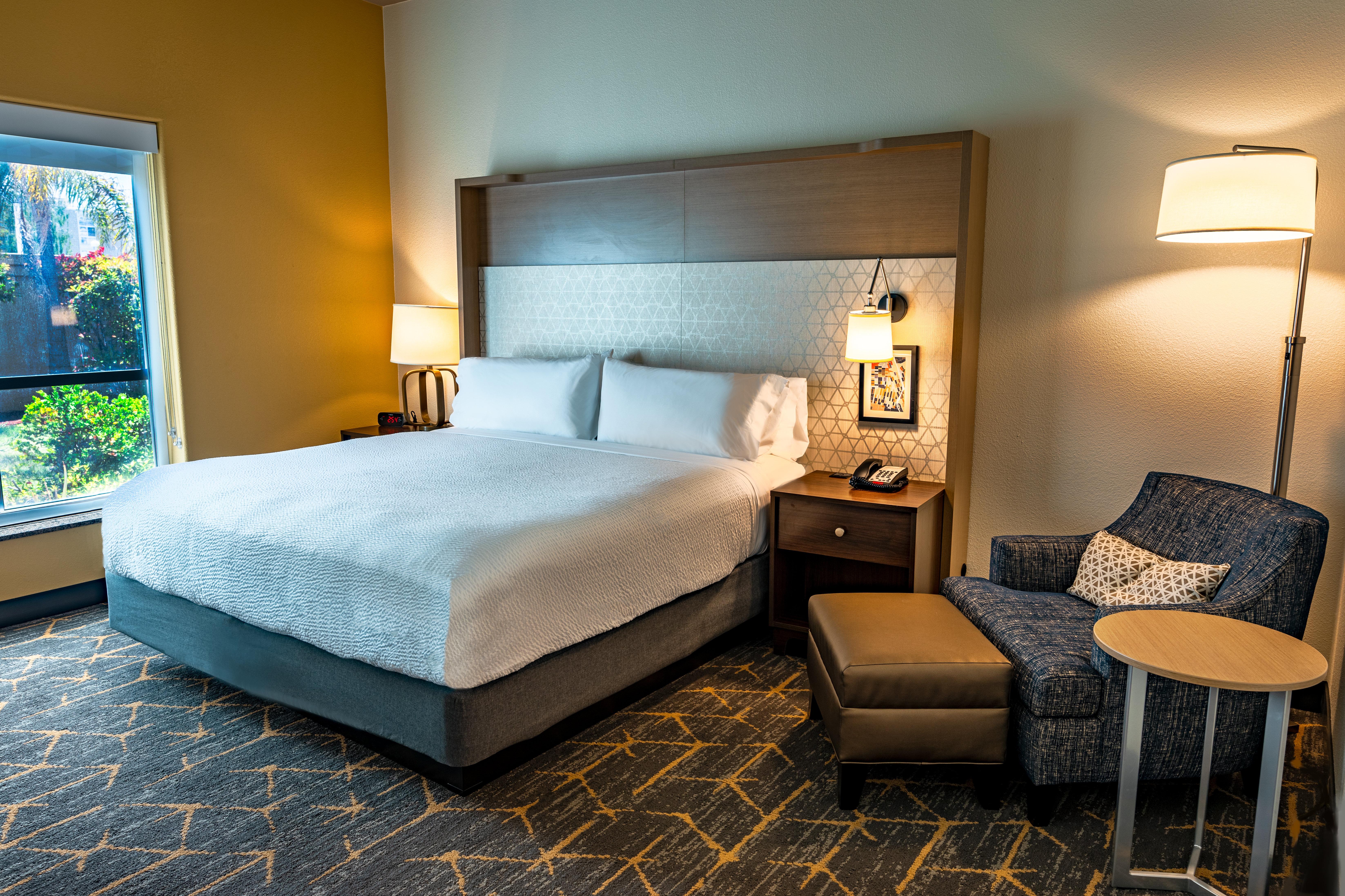 holiday inn and suites oakland airport by ihg
