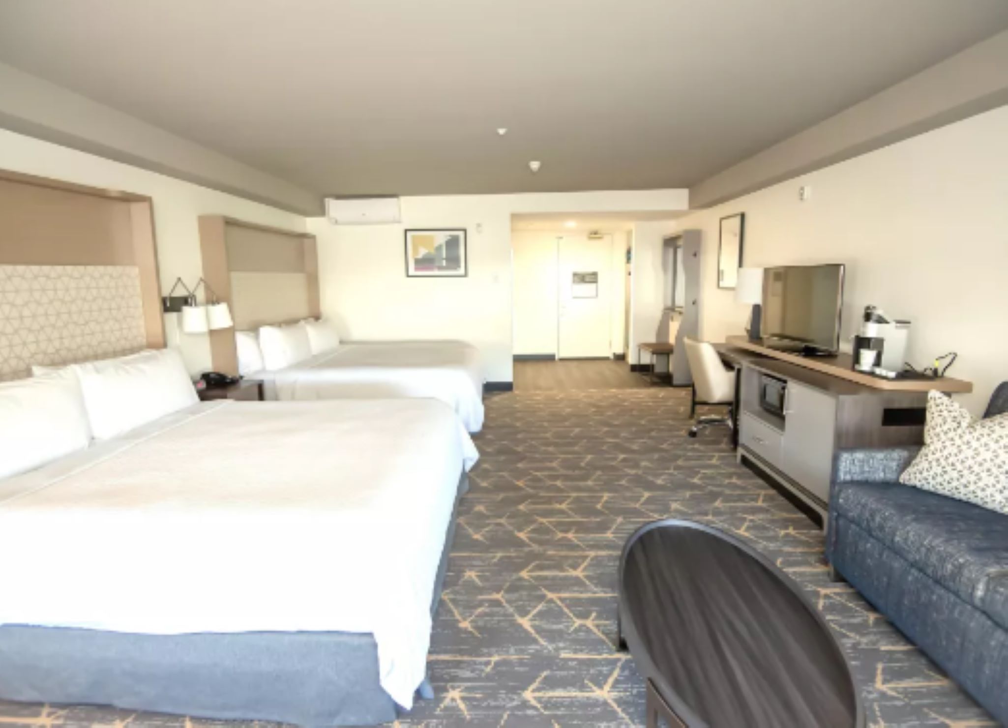 holiday inn and suites oakland airport by ihg