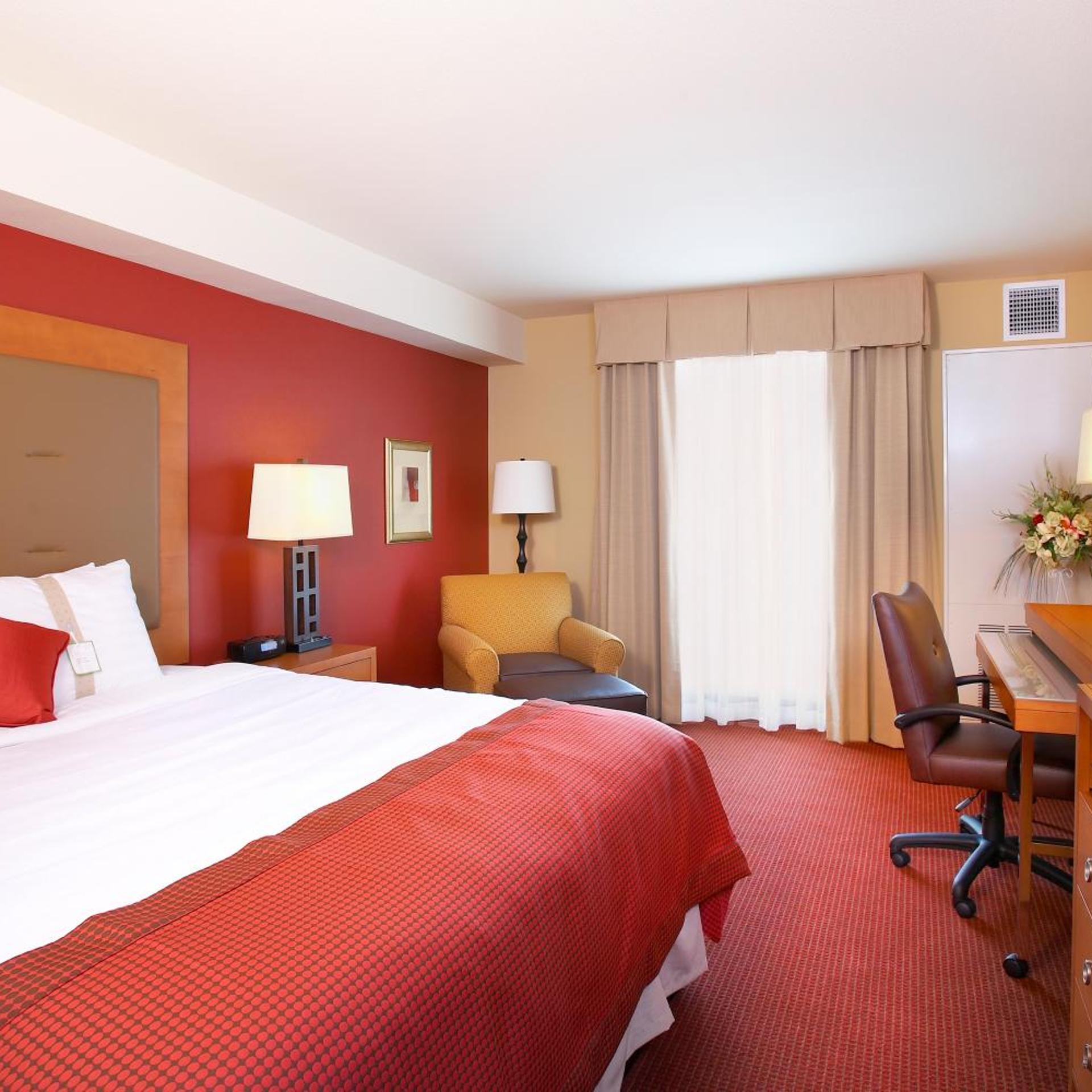 holiday inn and suites oakland airport by ihg