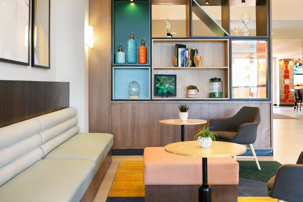 holiday inn and suites oakland airport by ihg