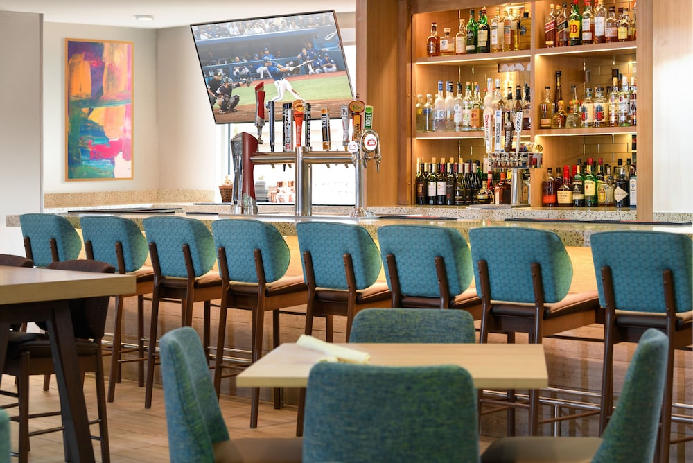 holiday inn and suites oakland airport by ihg