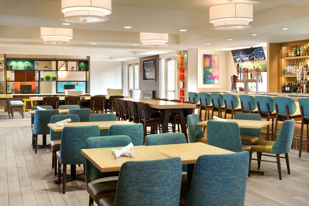 holiday inn and suites oakland airport by ihg