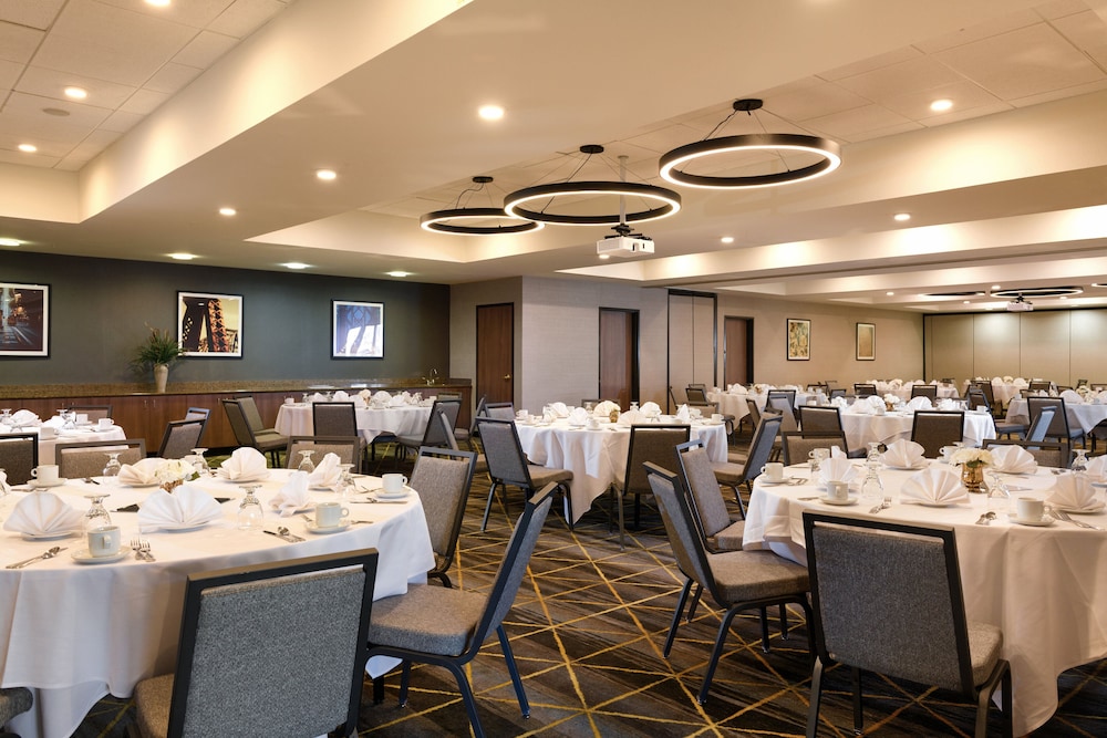 holiday inn and suites oakland airport by ihg