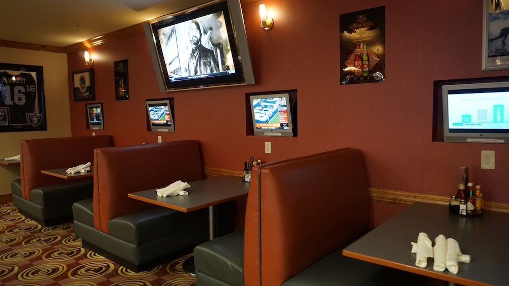 holiday inn and suites oakland airport by ihg