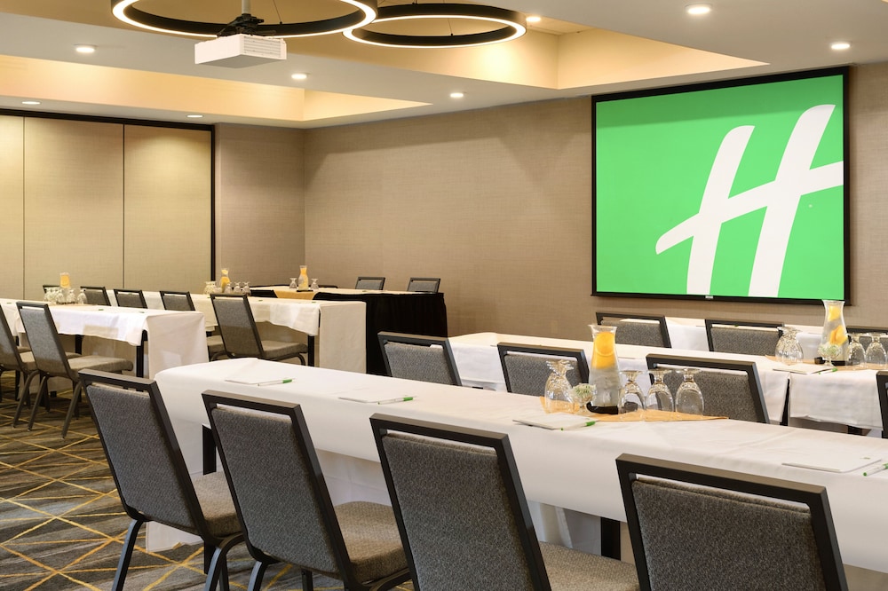 holiday inn and suites oakland airport by ihg