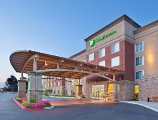 holiday inn and suites oakland airport by ihg