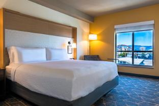 holiday inn and suites oakland airport by ihg