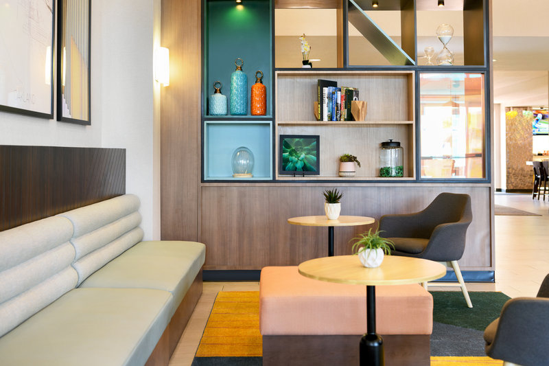 holiday inn and suites oakland airport by ihg