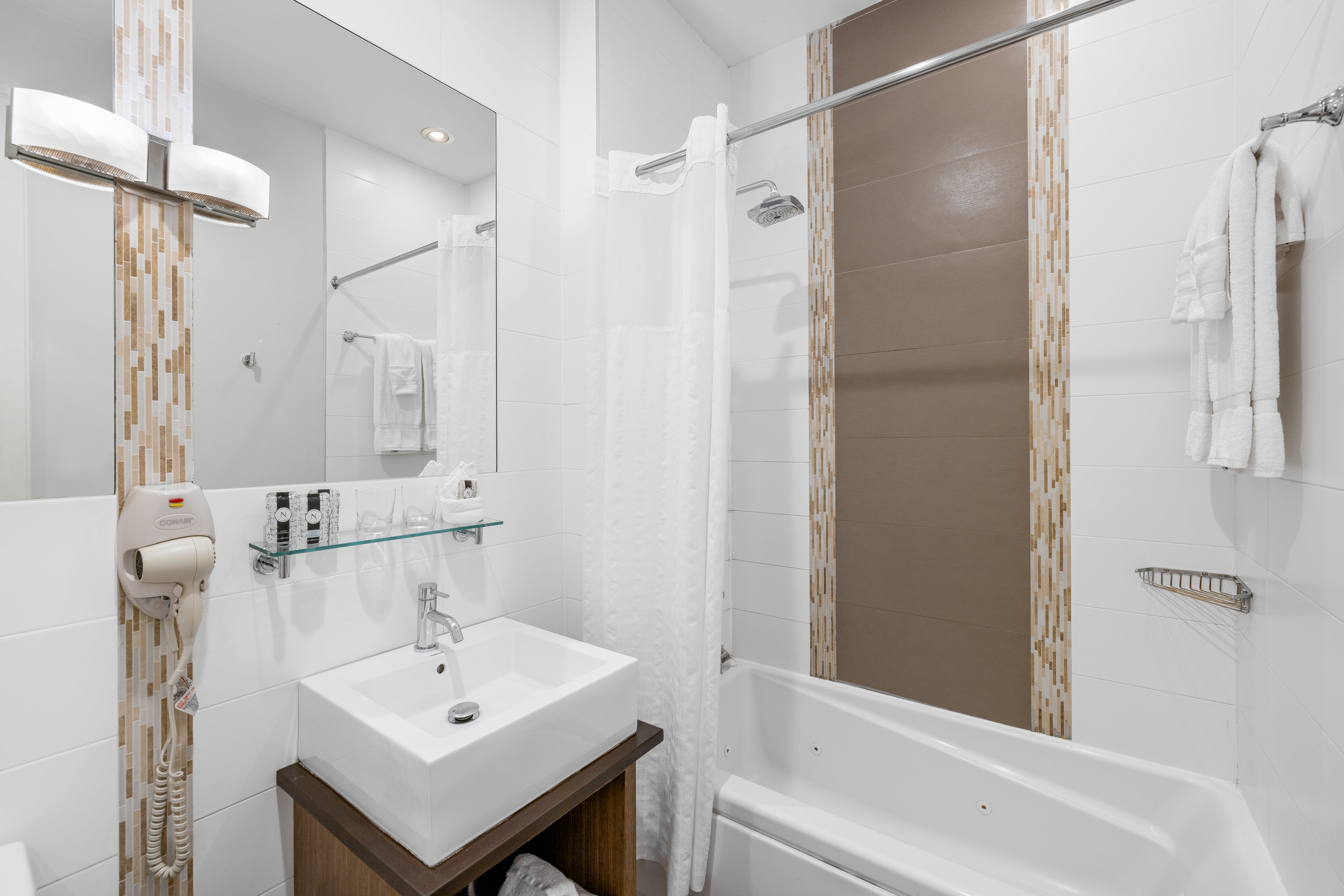 condor hotel by luxurban
