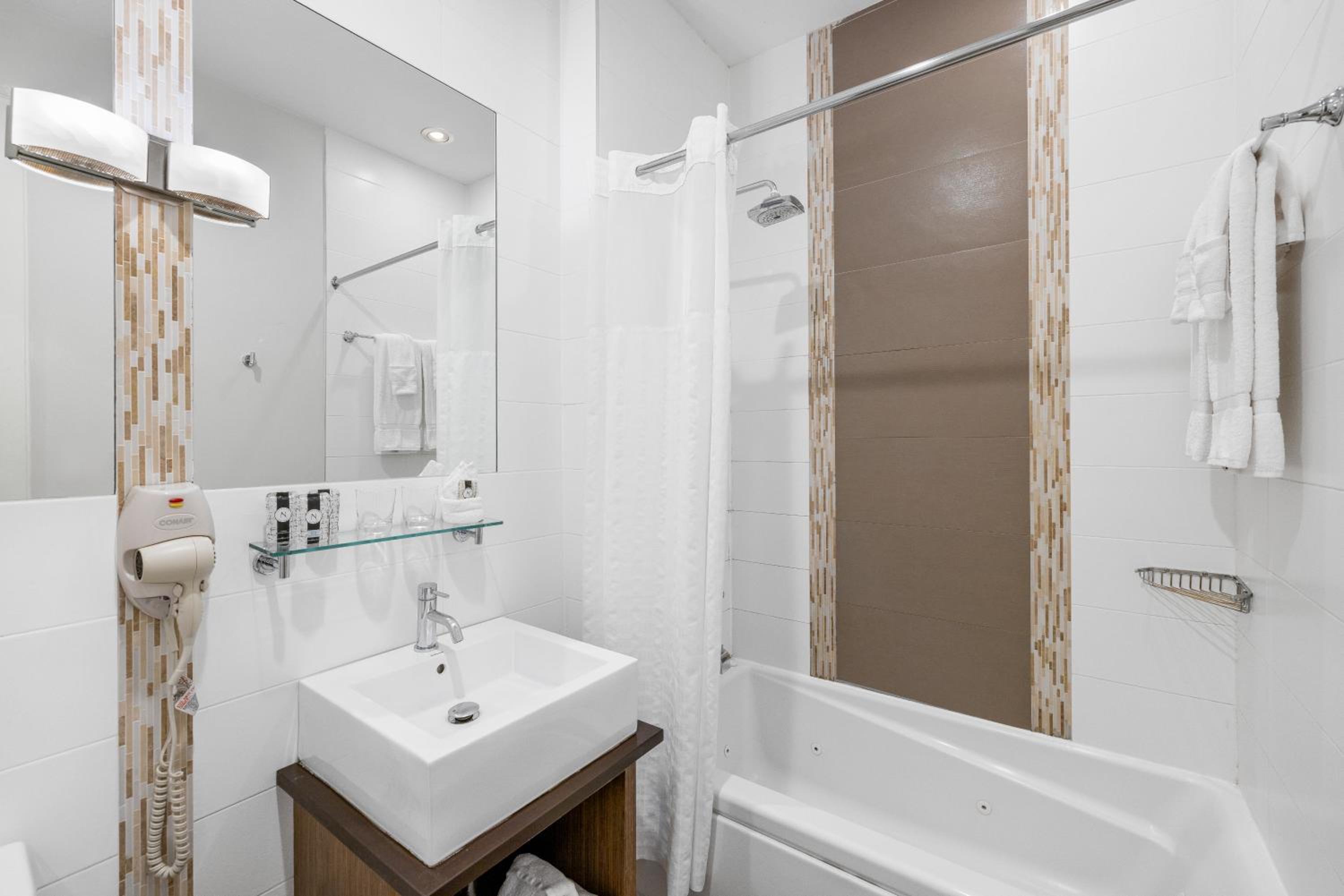 condor hotel by luxurban
