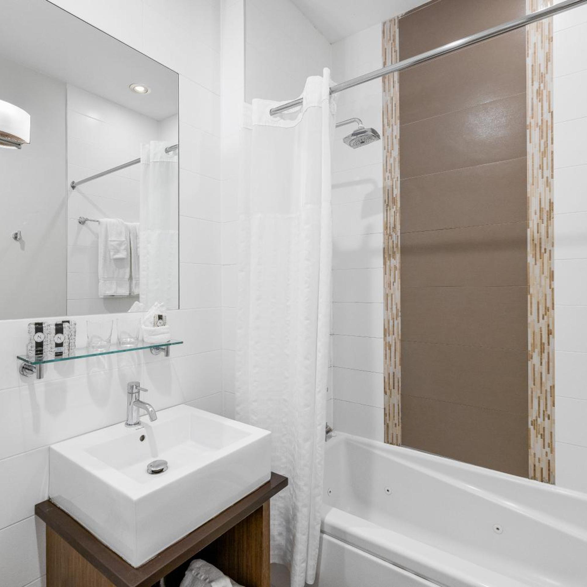 condor hotel by luxurban
