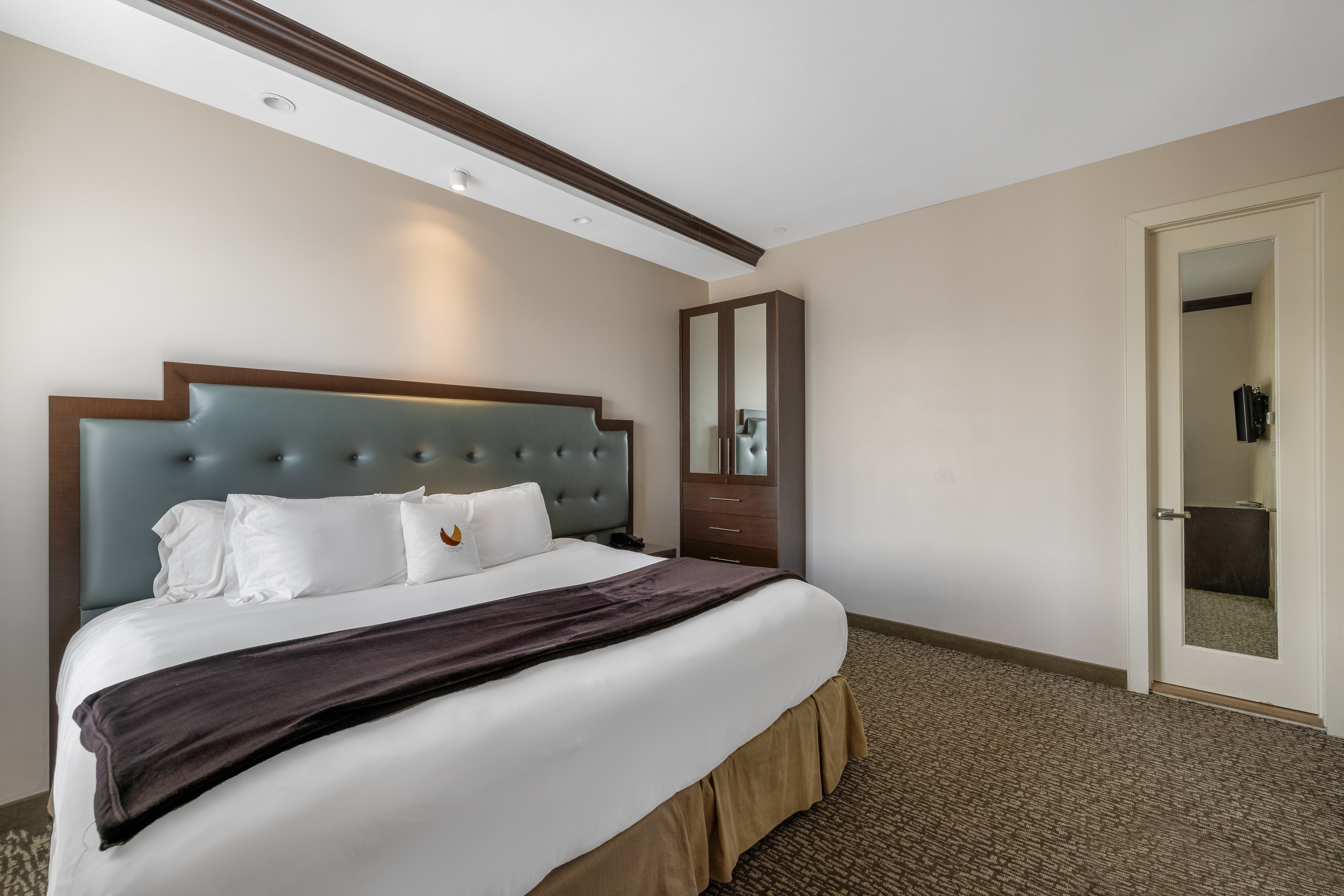 condor hotel by luxurban
