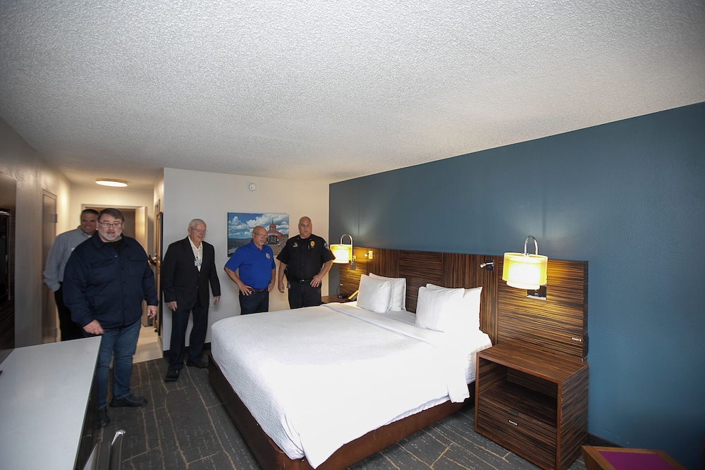 the lux hotel and conference center ascend hotel collection