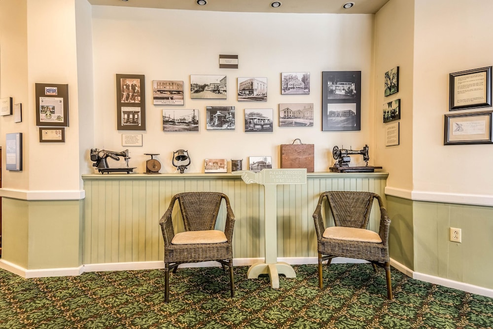 the lux hotel and conference center ascend hotel collection