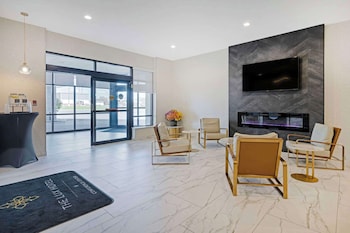 the lux hotel and conference center ascend hotel collection