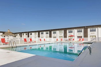 the lux hotel and conference center ascend hotel collection