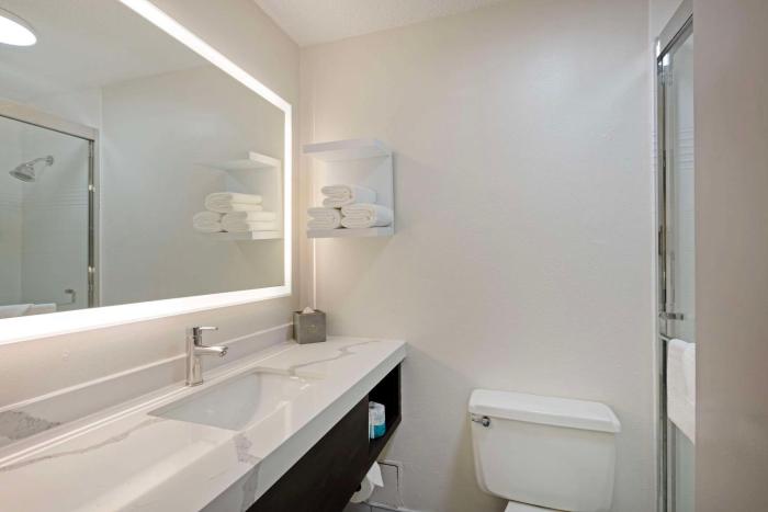 the lux hotel and conference center ascend hotel collection