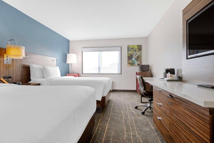the lux hotel and conference center ascend hotel collection