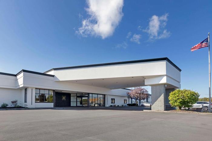the lux hotel and conference center ascend hotel collection