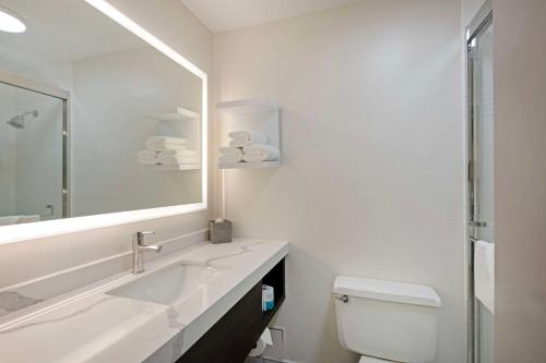 the lux hotel and conference center ascend hotel collection