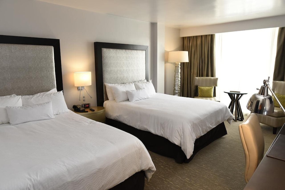 renaissance panama city hotel