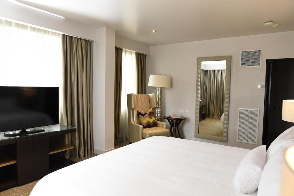 renaissance panama city hotel