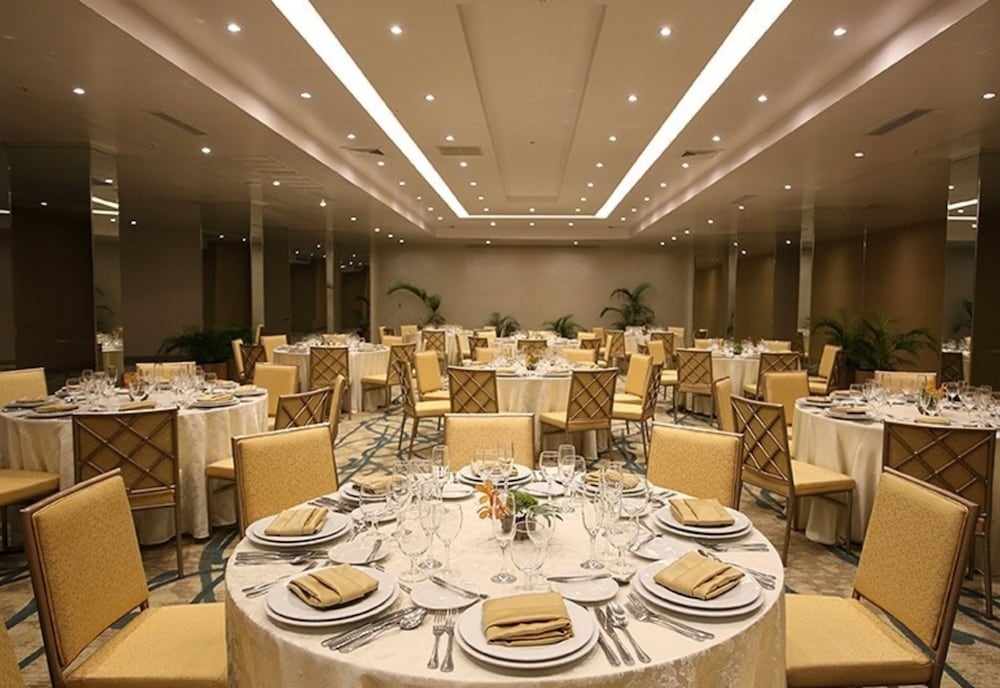 renaissance panama city hotel