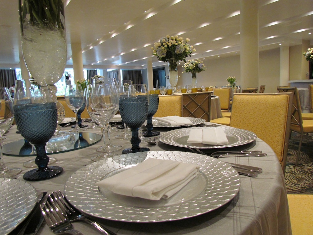 renaissance panama city hotel