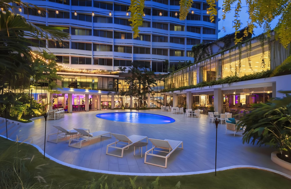 renaissance panama city hotel