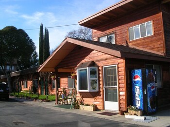 Rainbow Lodge,,2 star
